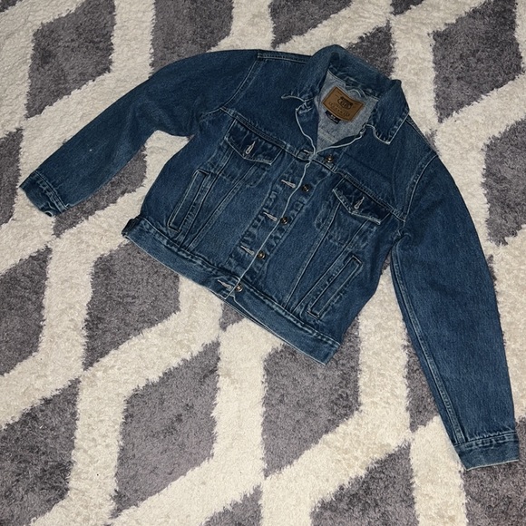 Button down Jean jacket size small - Picture 4 of 10